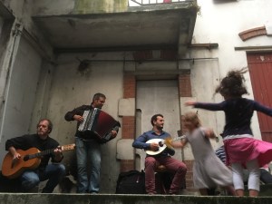 Dirdira Dar Dar. Photo PL www.philiki.org